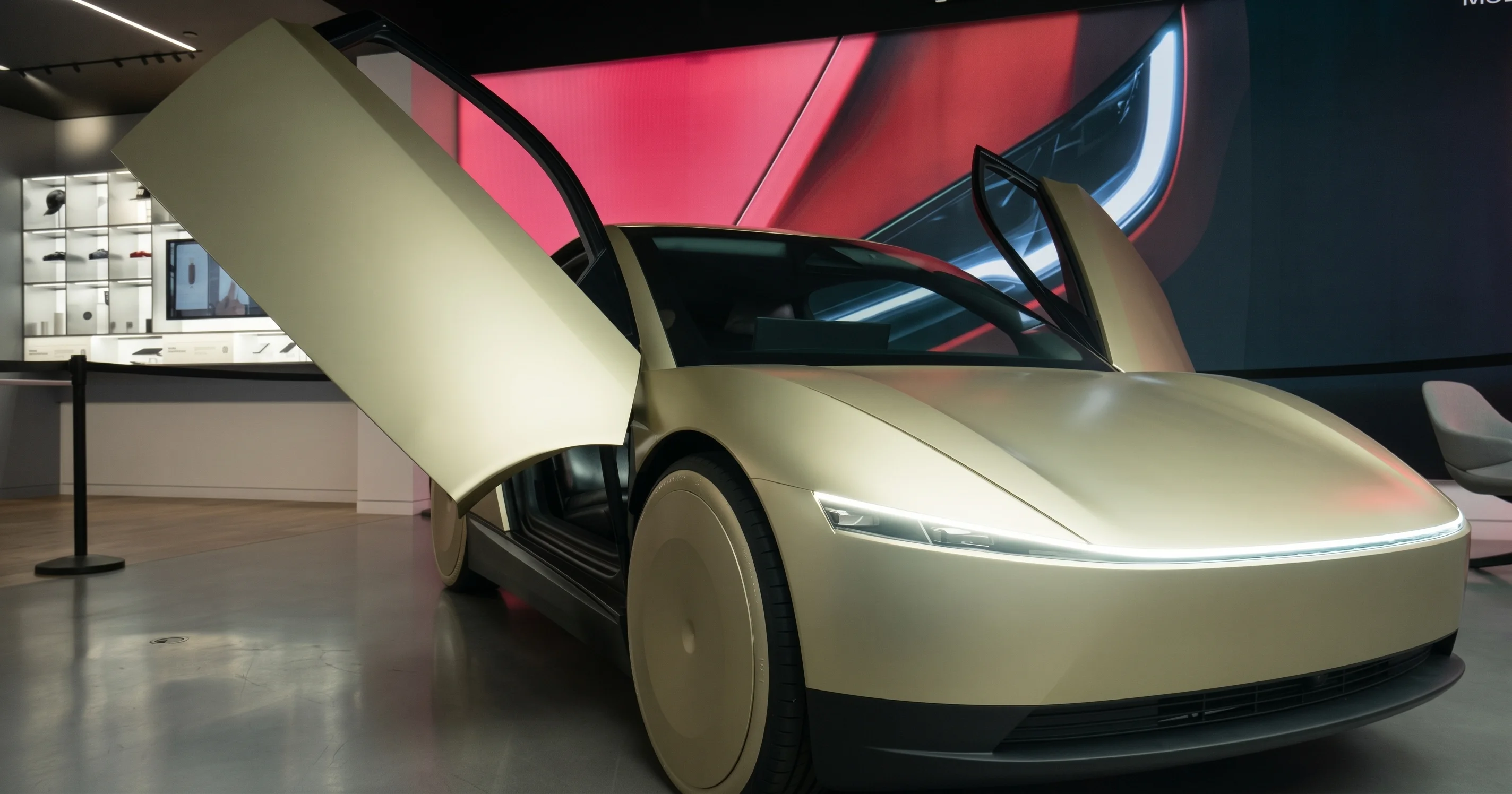 Elon Musk reconoce que los robotaxis de Tesla aún no distinguen con precisión animales en la noche