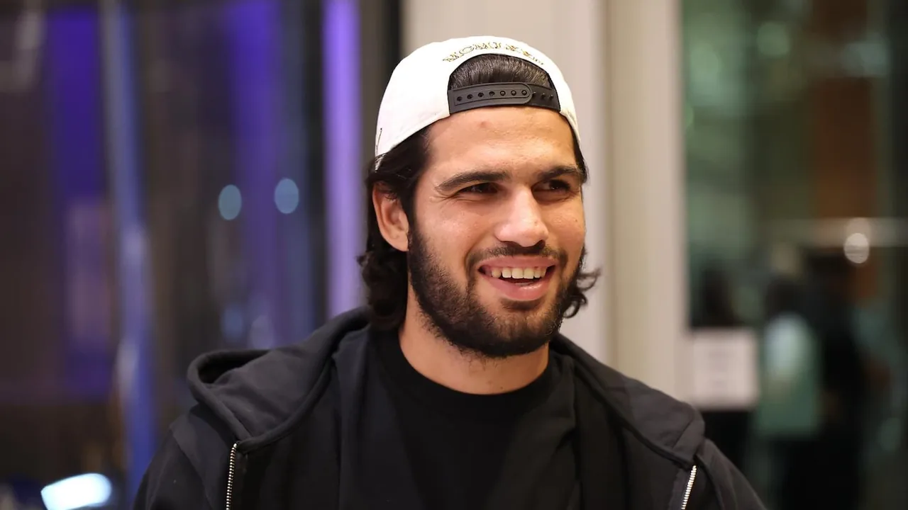 Alcaraz ya está en Londres para la gira sobre césped