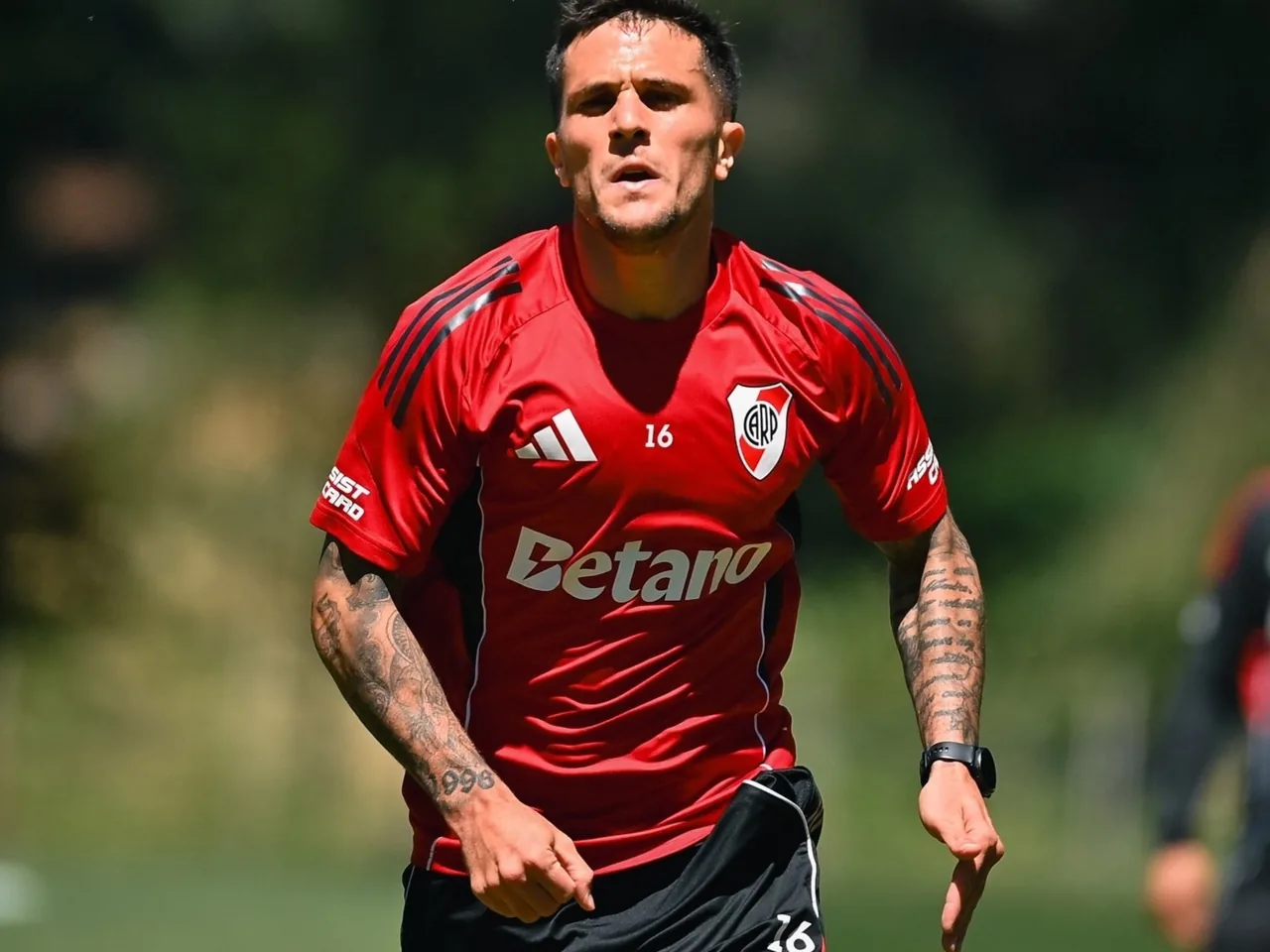 Bustos se fue de River: rescindió y jugará en Curitiba