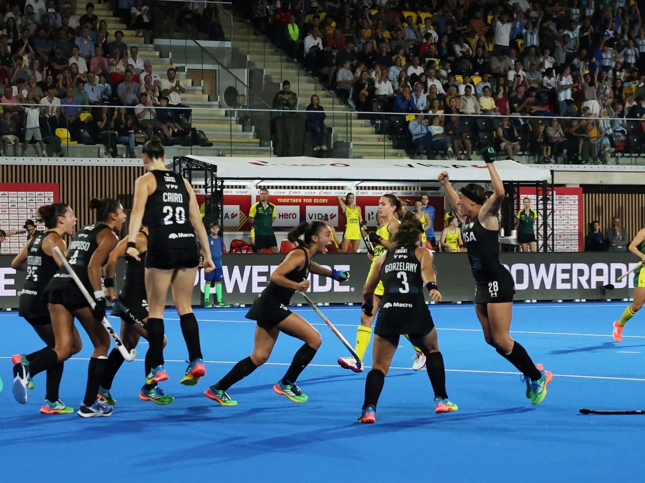 Jankunas dio el gol del pase y Las Leonas van por el título