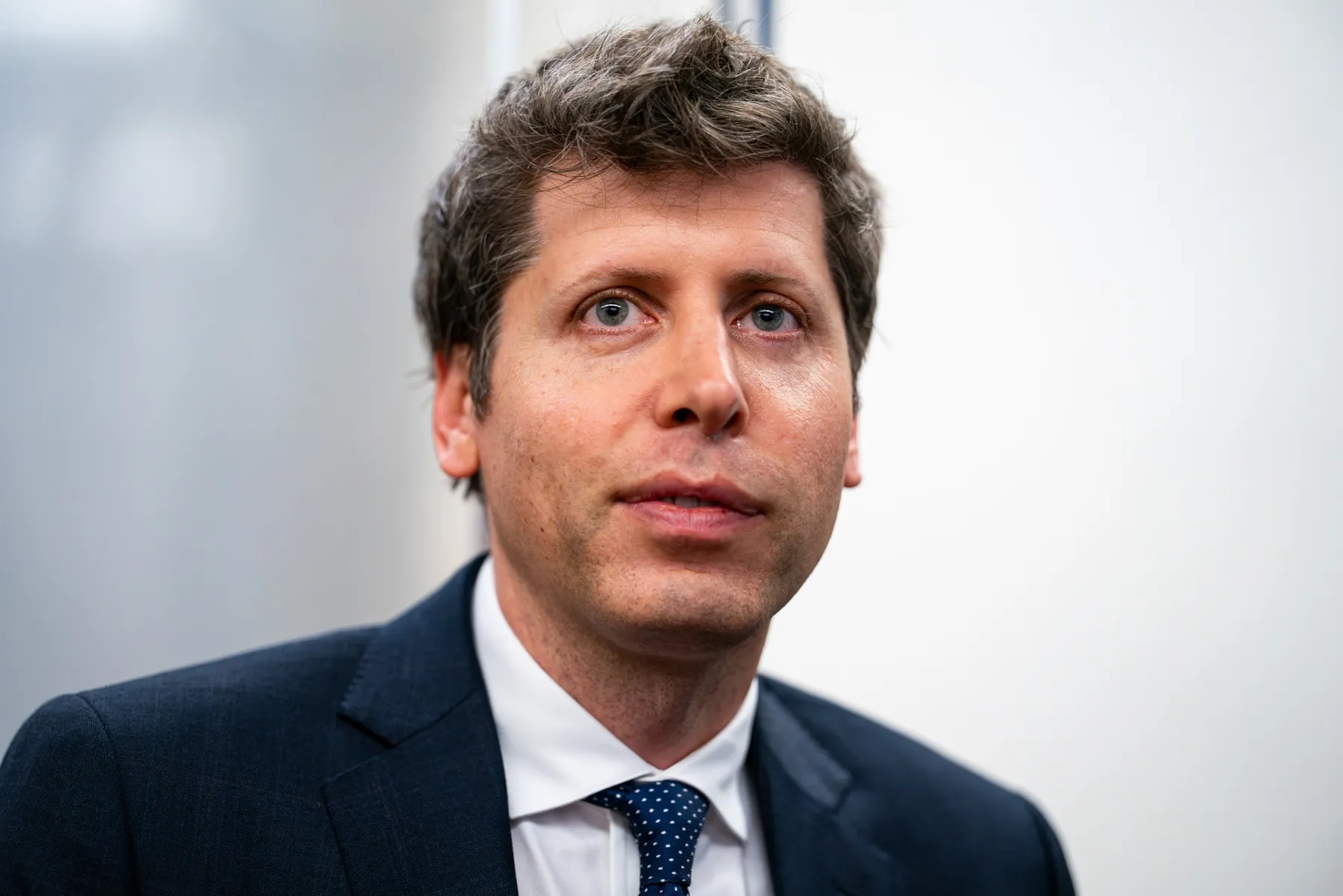 Sam Altman reitera sus temores sobre la IA: 'El mundo hace bien en tener miedo, pero debe confiar en nosotros'