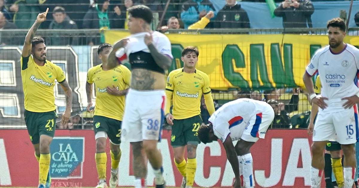 San Lorenzo goleado 3-0 por Defensa y Justicia y su crisis no tiene fin