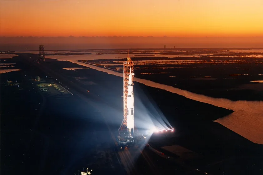 SpaceX rompe la superstición del 13 con éxito en misión tripulada