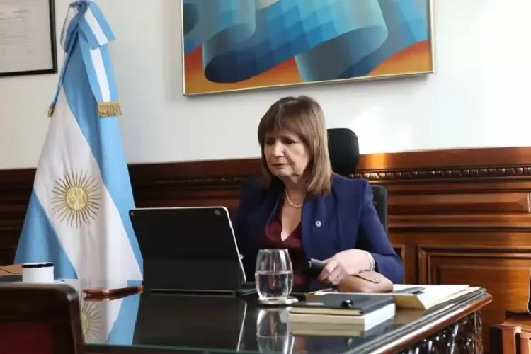 Tensión en el oficialismo: Patricia Bullrich citó a Lali Espósito en un enigmático posteo y desató la furia libertaria