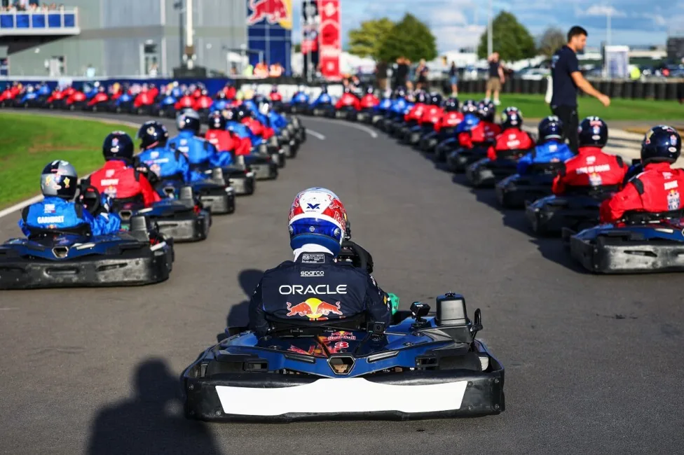 Verstappen le ganó una carrera de karting a 100 rivales en Silverstone